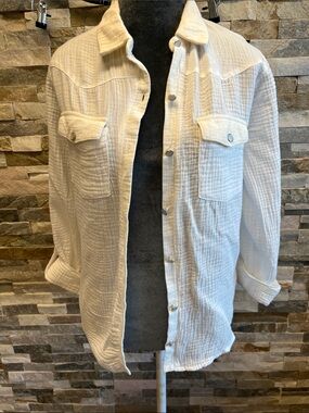 KIRIOUS  LOS ANGELES Women's Cream Textured Button-Up Shirt Jacket